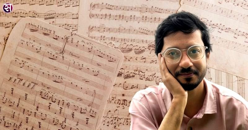 कमल खिलने के लिए कीचड़ फैला रहा था